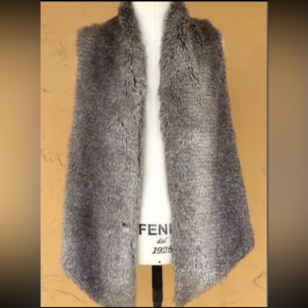 Luxurious Faux Fur Vest SZ SM